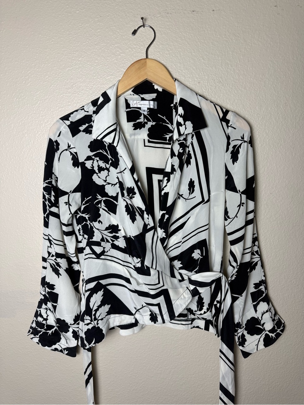 Renfrew 100% Silk Black and White Flower Print Wrap Blazer